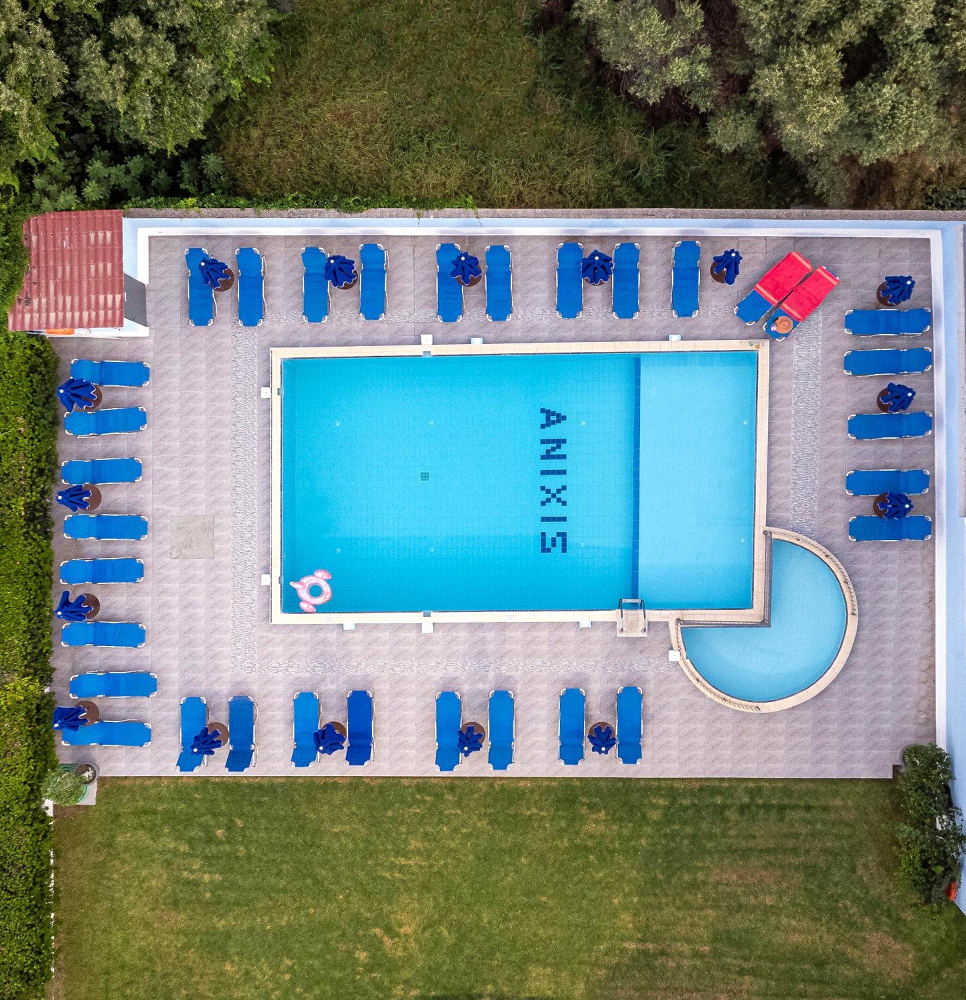 Anixis Aparthotel 3*