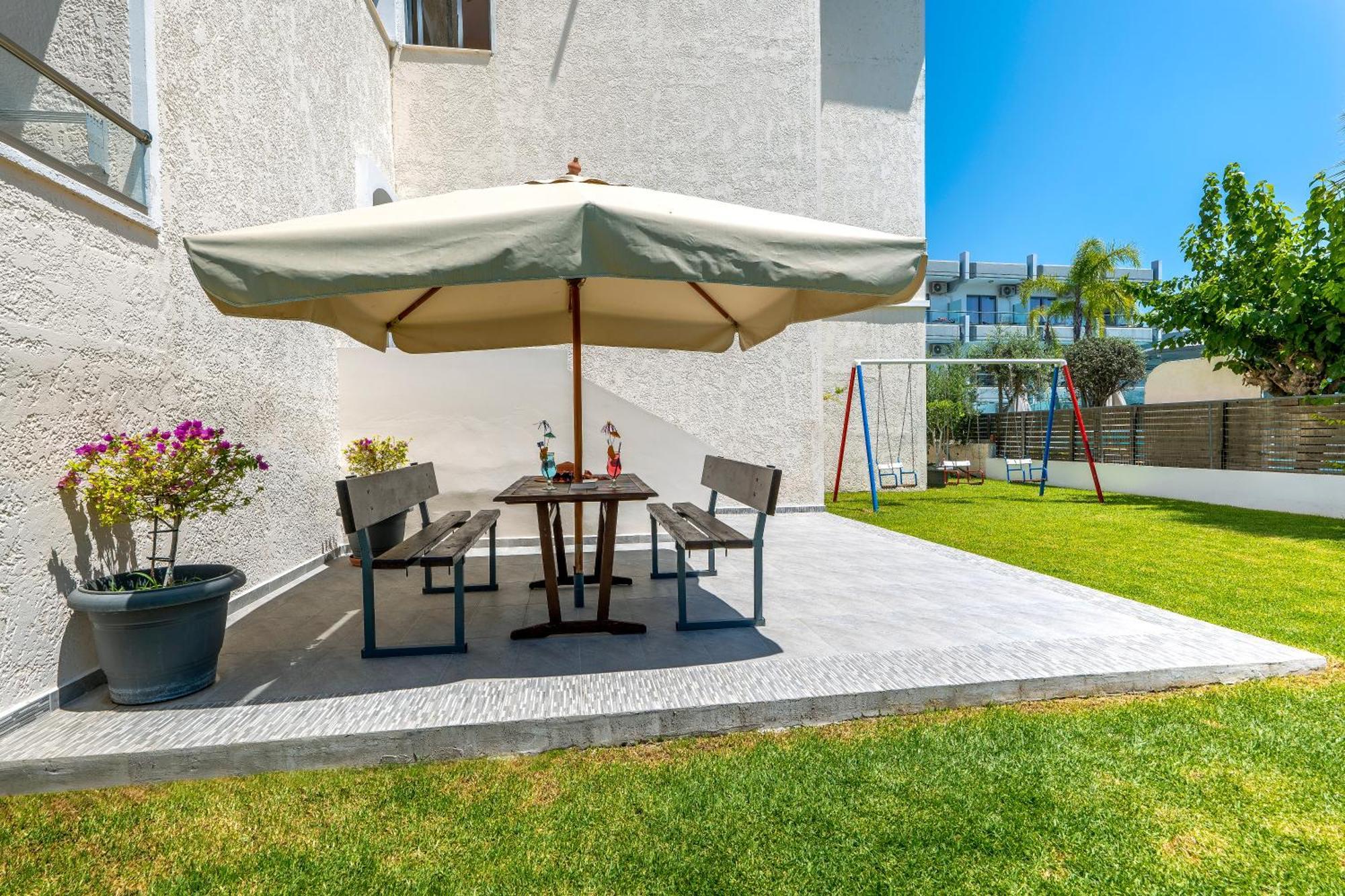 Aparthotel Anixis 3*