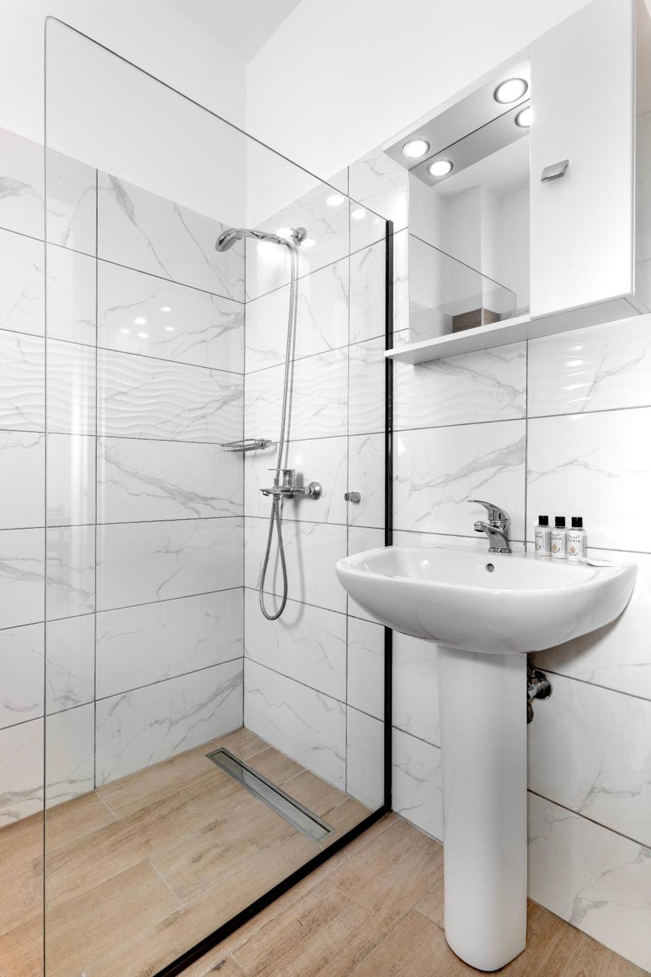 Anixis Aparthotel 3*