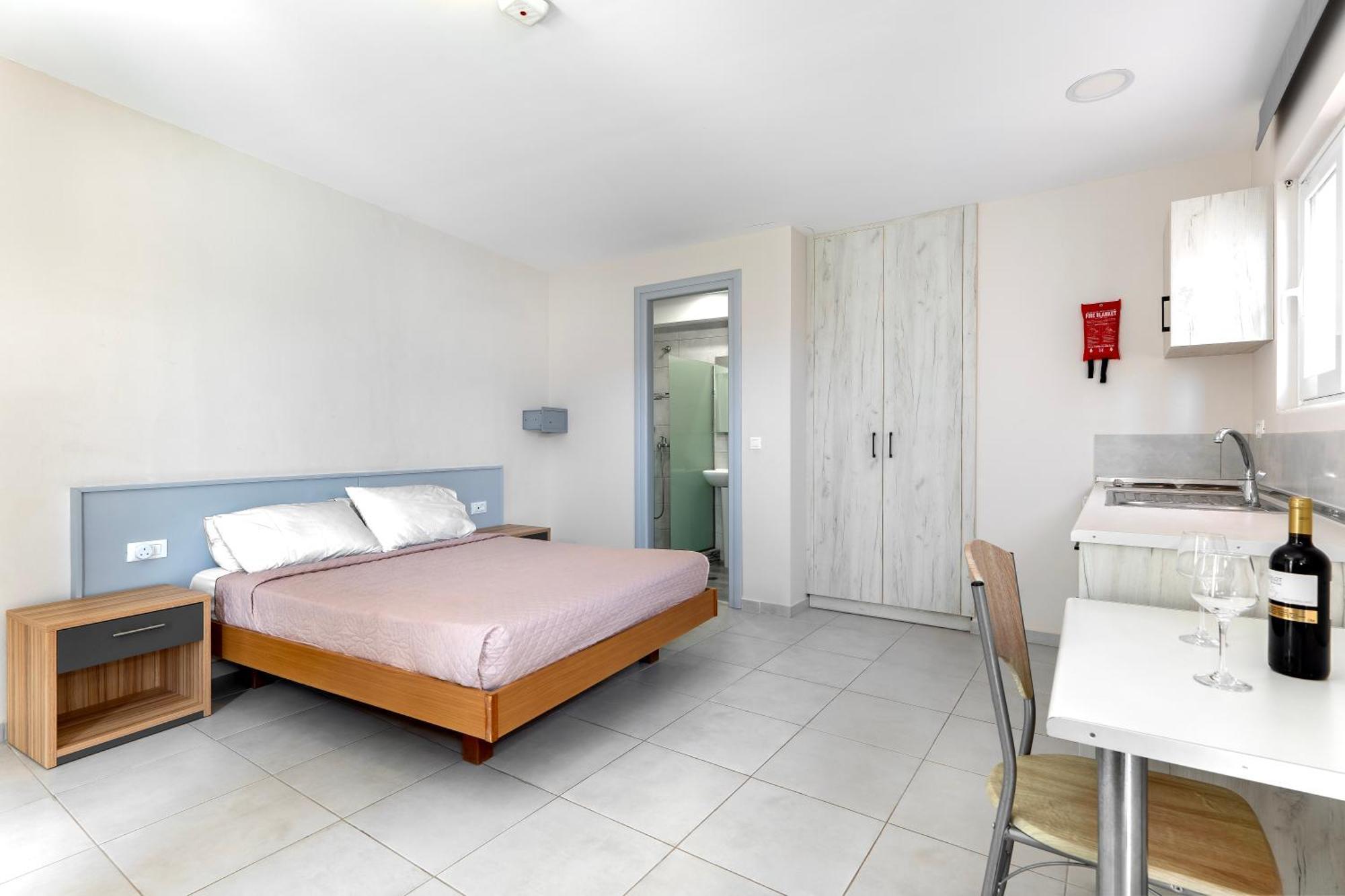 Aparthotel Anixis 3*