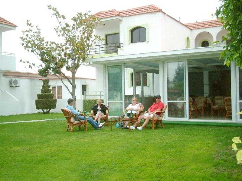Aparthotel Anixis 3*