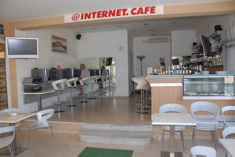 Anixis Aparthotel 3*